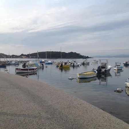 Studio climatisé avec parking privé proche Port le Brusc et Plages Apartamento