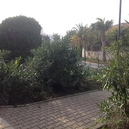 Studio climatisé avec parking privé proche Port le Brusc et Plages