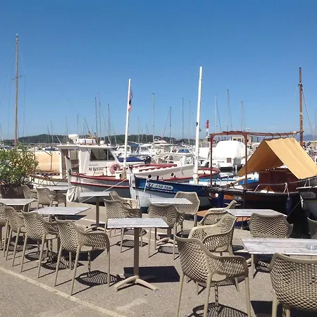 Studio climatisé avec parking privé proche Port le Brusc et Plages Six-Fours-les-Plages