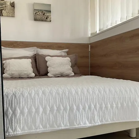 Studio climatisé avec parking privé proche Port le Brusc et Plages Apartamento *