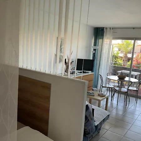Studio climatisé avec parking privé proche Port le Brusc et Plages